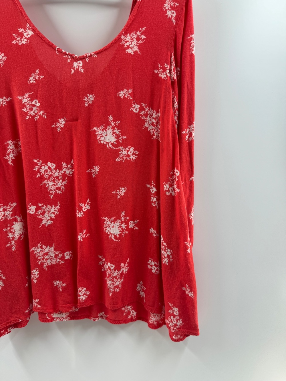 Billabong Red Floral Long Sleeve Blouse – Women's XS (Fits Up to Medium) - Picture 3 of 9
